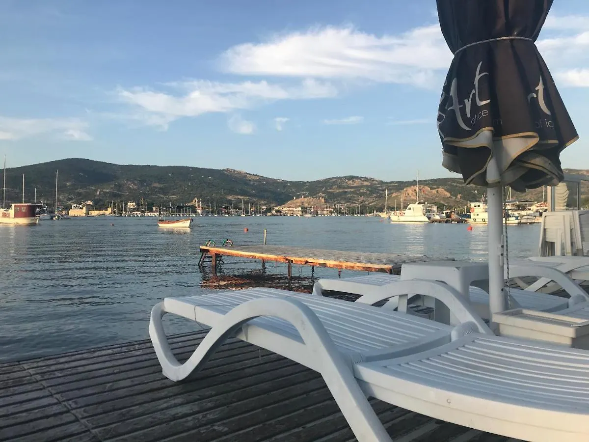 Vertigo Foça B&B